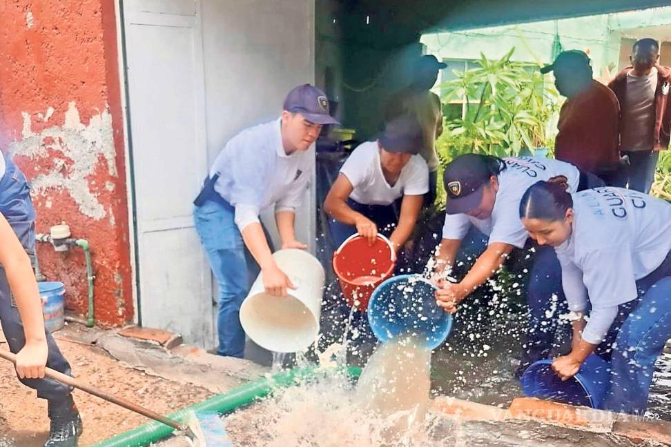 $!Querétaro vivió una de sus noches más críticas en lo que va del año debido a las intensas lluvias registradas el pasado viernes, que dejaron un saldo de dos personas muertas, múltiples inundaciones y daños materiales.