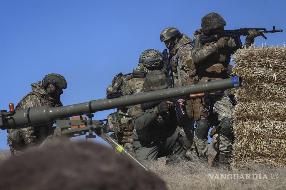 $!Unidades de una de las brigadas de defensa territorial participan en ejercicios militares en un campo de entrenamiento en la región de Zaporizhzhia, Ucrania.