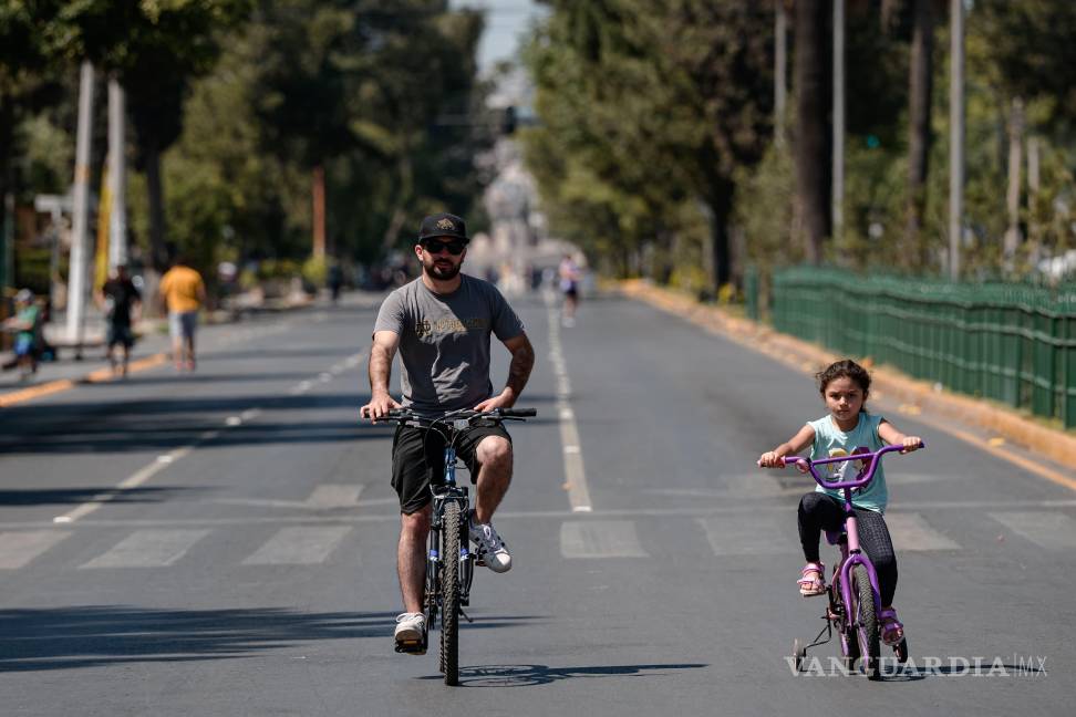 $!Niños y adultos recorren en patines y bicicletas el circuito habilitado para promover la actividad física en un entorno seguro.
