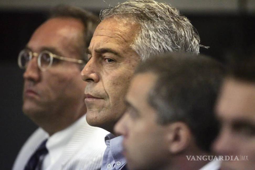 $!Jeffrey Epstein en la corte de West Palm Beach, Florida el 30 de julio de 2008. Las acusaciones y los memorandos de detención no hacen referencia a la existencia de vídeos de Epstein con niños.
