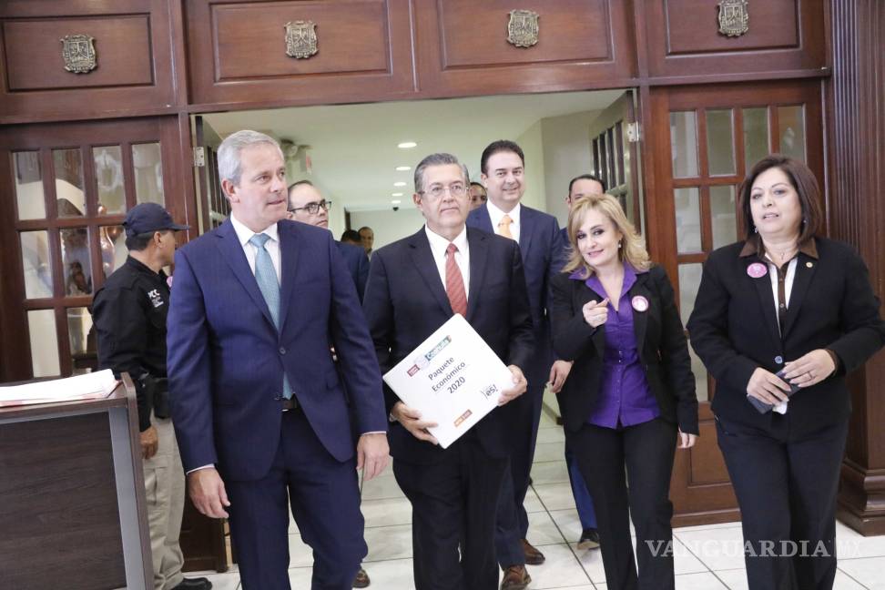 $!Blas Flores presenta paquete económico 2020 al Congreso de Coahuila