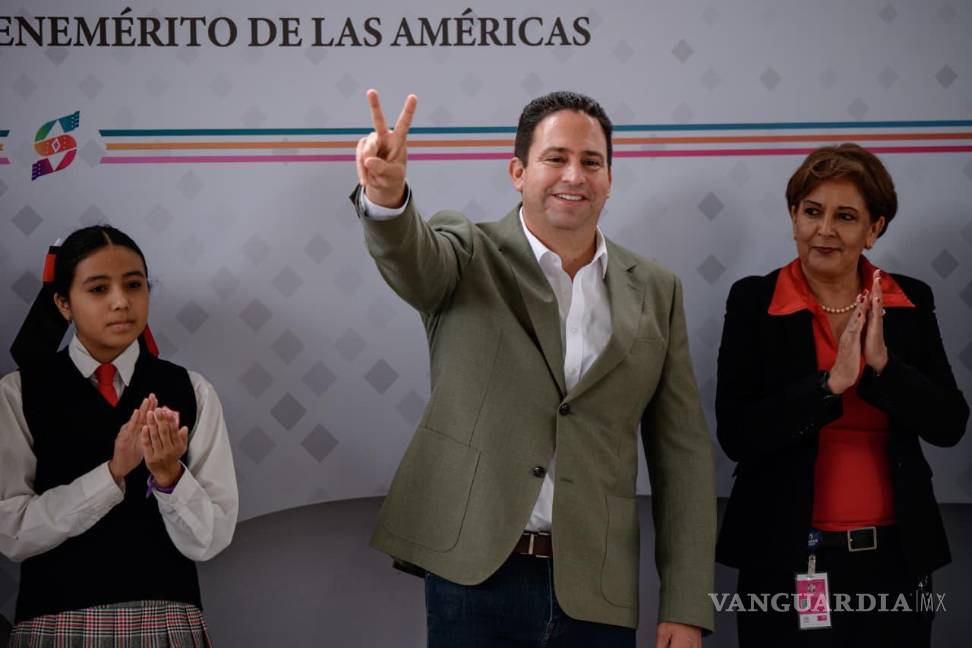 $!Directivos, docentes y alumnado agradecieron la entrega de material deportivo y administrativo por parte del Gobierno Municipal.