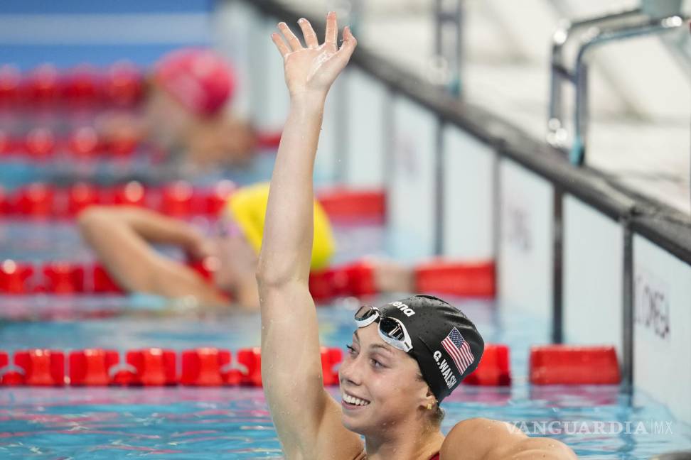 $!La nadadora estadounidense deslumbra al romper el récord olímpico en los 100 metros mariposa.