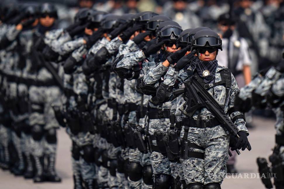 $!La Guardia Nacional participa en un desfile militar del Día de la Independencia en el Zócalo, la plaza principal en Ciudad de México.