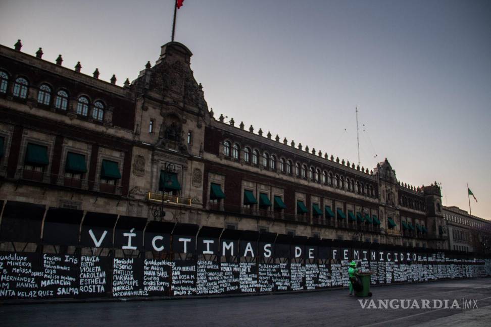 $!Muro de las víctimas de feminicidio en el Palacio Nacional.