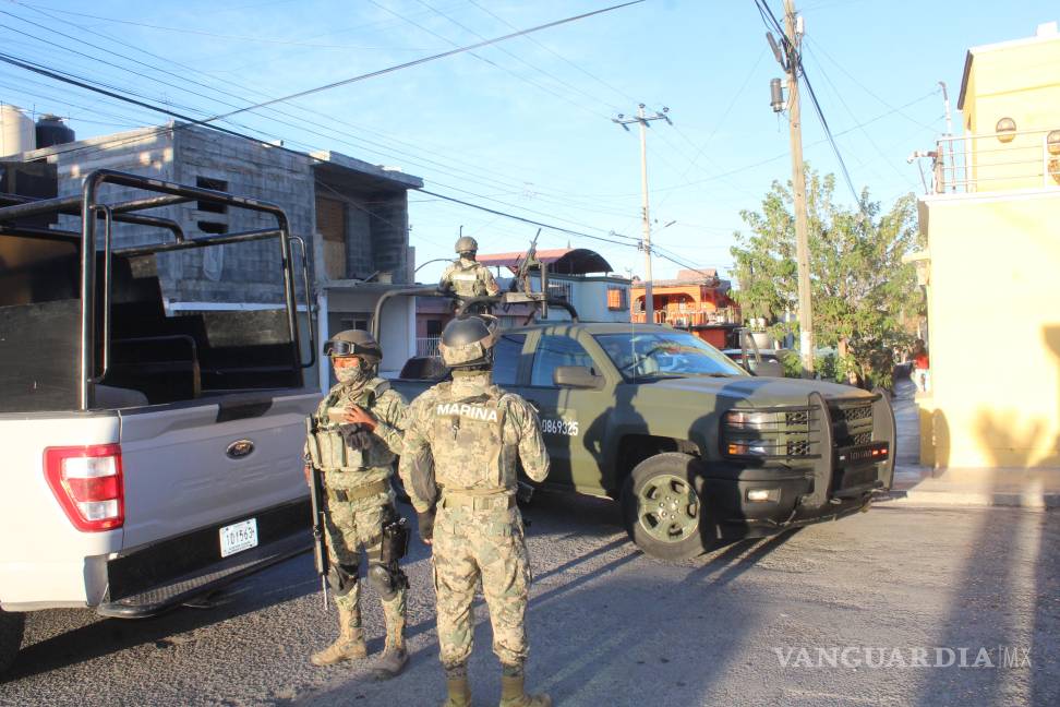 Cateo en negocio de Saltillo resulta en decomiso de armas y metanfetaminas