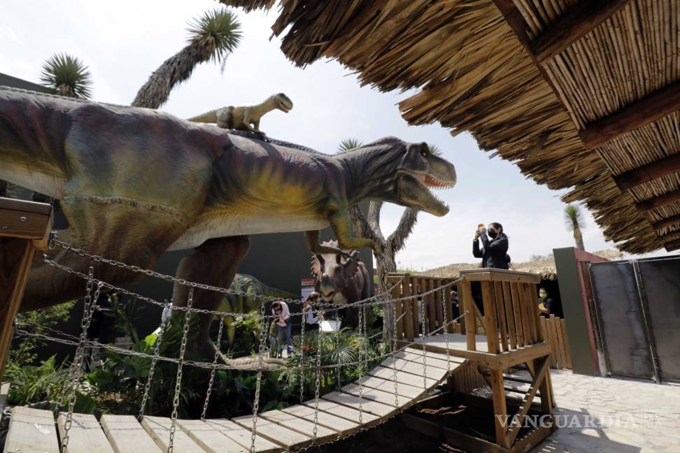 $!Inauguran exposición de dinosaurios robotizados en Museo del Desierto