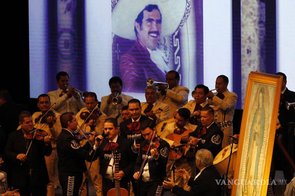 $!Mariachis cantaron en el homenaje póstumo al interprete mexicano Vicente Fernández en Guadalajara.
