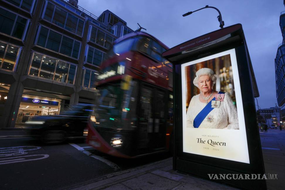 $!Imagen de la Reina Isabel II en las calles de Inglaterra.