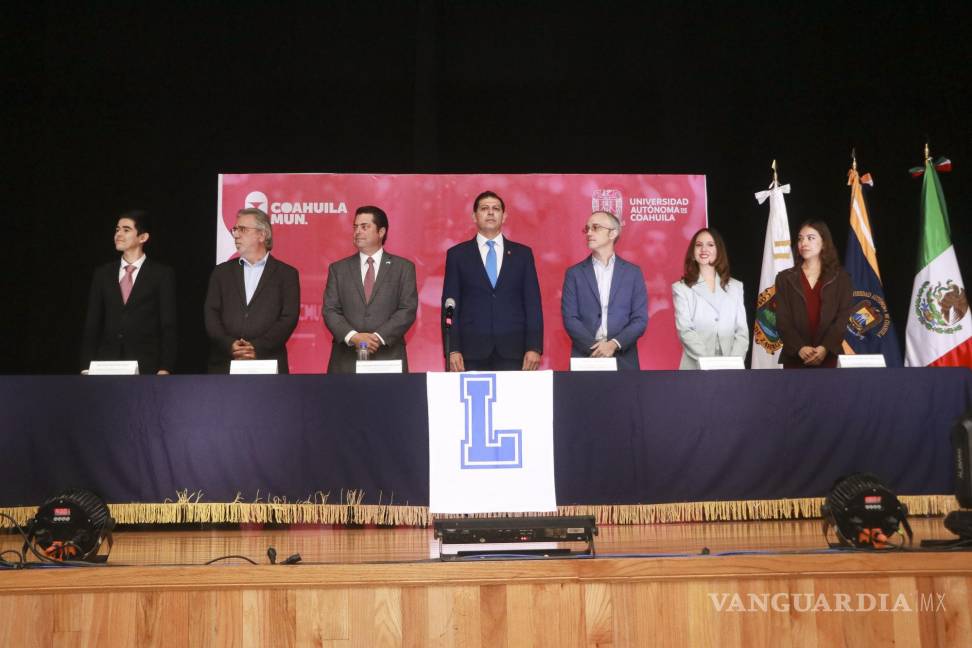 $!Directivos de la UAdeC, junto a funcionarios estatales y representantes consulares, durante la inauguración del histórico Coahuila MUN 2024.