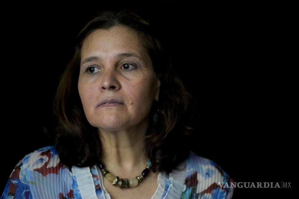 $!Lucía Giménez, quien trabajó para el Opus Dei durante 18 años como asistente, posa para una foto en Buenos Aires, Argentina. AP/Natacha Pisarenko
