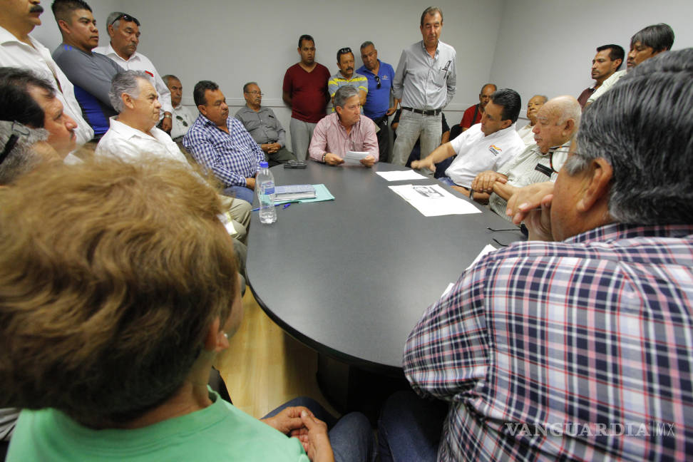 $!Taxistas exigen al Instituto Municipal del Transporte de Saltillo proceda en contra de Uber
