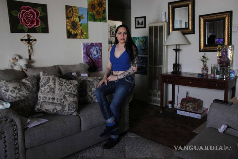 $!Carolina Ibarra, una mexicana transexual en su casa de Albuquerque, en Nuevo México. AP/Susan Montoya Bryan