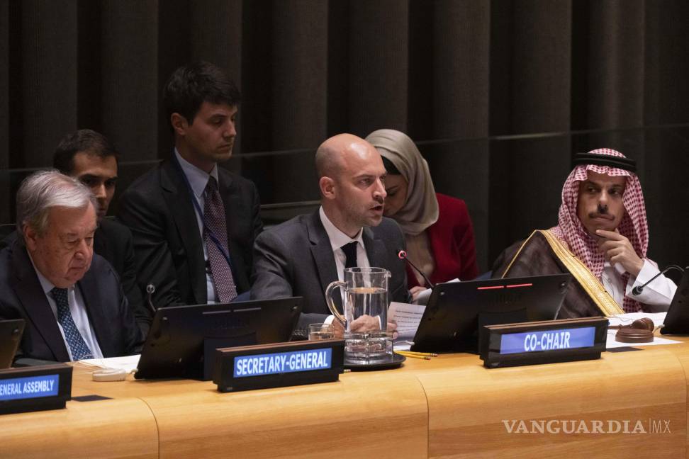 $!El secretario general, António Guterres (i), instó a los participantes a “mantener viva la solución de dos estados”.