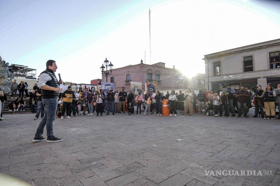 $!Autoridades municipales y artistas locales celebran el inicio de La Ruta Más Creativa en Saltillo.