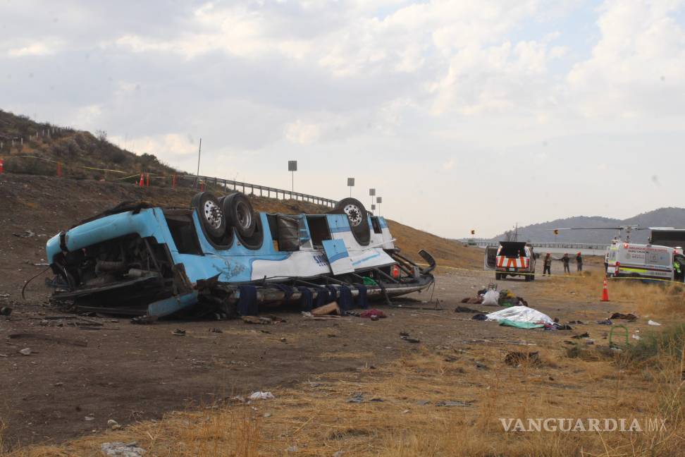 Camionazo mata a tres comerciantes de Monclova; hay 16 heridos