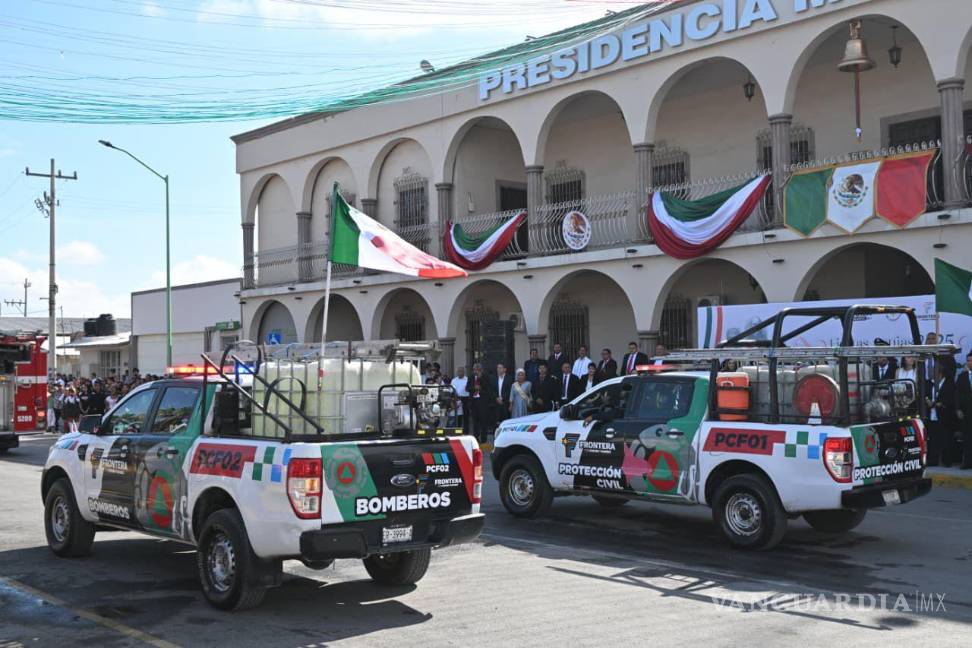 $!Las familias abarrotaron la plaza principal para celebrar el aniversario de la Independencia.