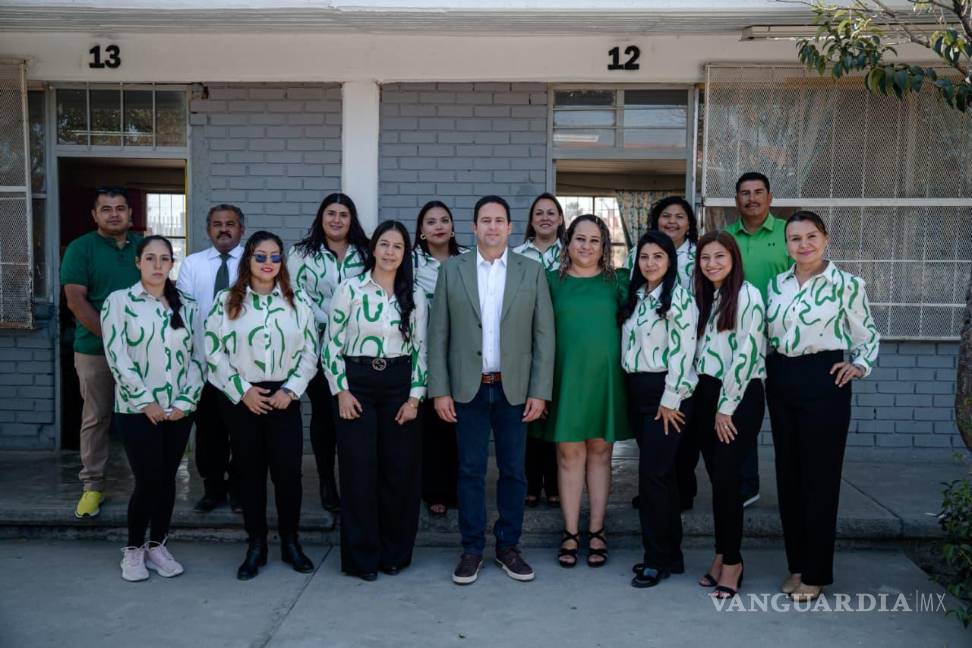 $!Alumnos, docentes y padres de familia celebraron la entrega de la infraestructura que mejora la seguridad y el bienestar en la escuela.