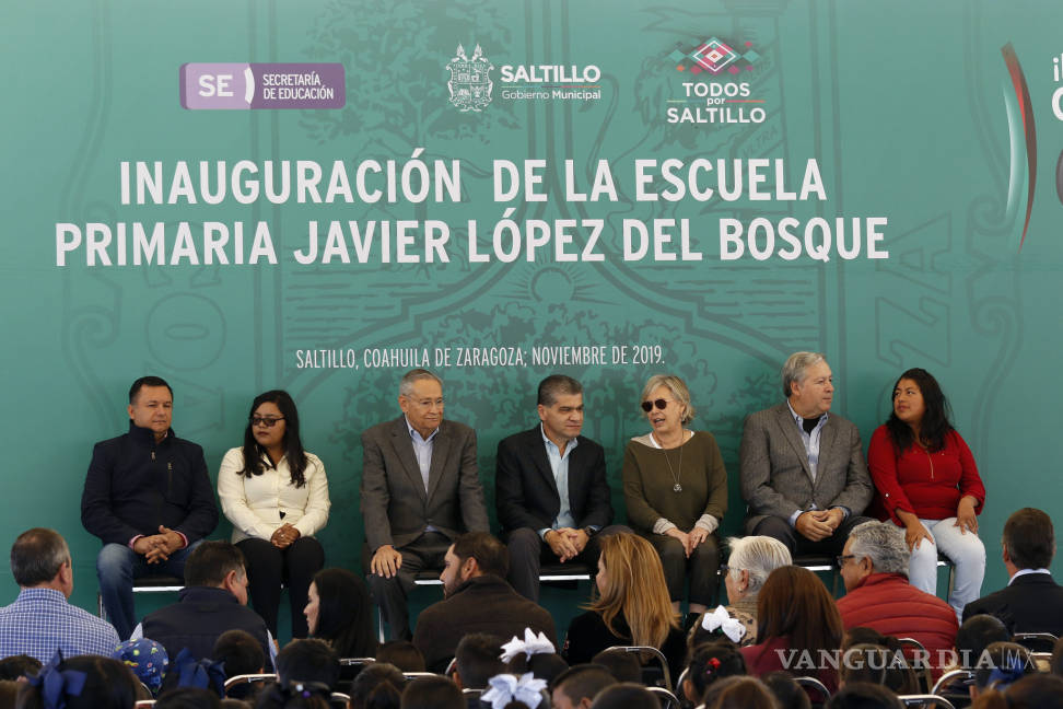 $!Inaugura Miguel Riquelme la escuela Javier López del Bosque en la colonia Hacienda Narro de Saltillo