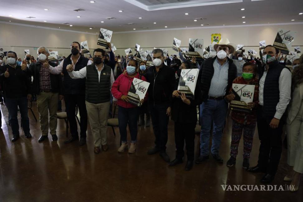 Entregan escrituras a 241 familias de la Región Sureste