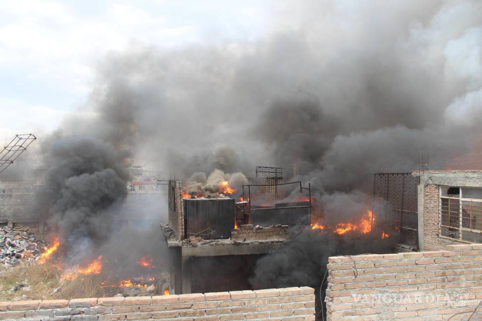 Sujetos provocaron incendio que afectó a varios negocios, en Saltillo