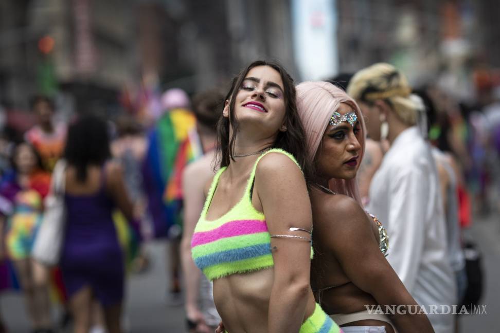 $!Orgullo LGBT+ inunda calles de Nueva York y San Francisco