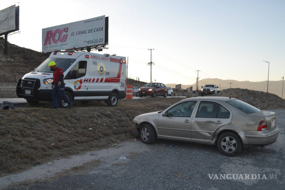 $!Participan 10 autos en cuatro accidentes en la carretera Saltillo-Monterrey
