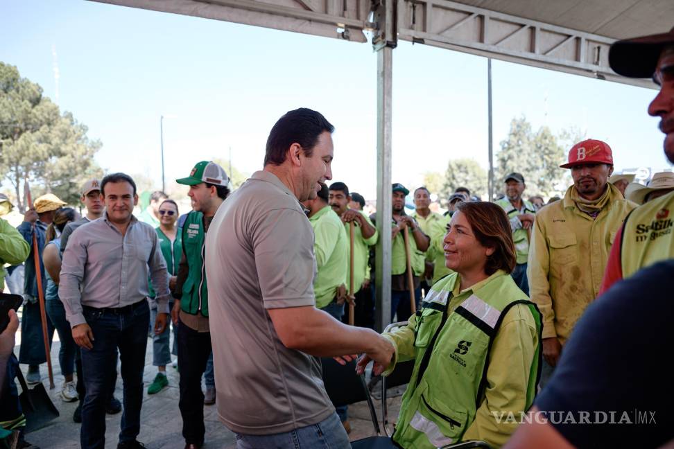 $!Cada jardín polinizador instalado en Saltillo cuenta con 15 plantas de lavanda y romero, pensadas para atraer abejas y mariposas que favorezcan la biodiversidad urbana.