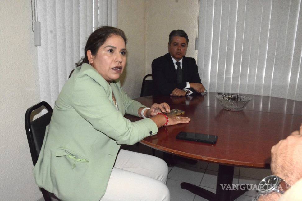 $!Silverio Hernández, delegado de Segob en Coahuila, escuchó las peticiones de Escalera.