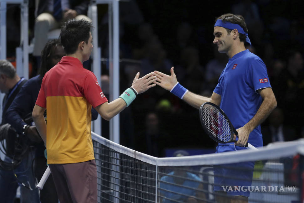 $!Nishikori sorprende a Federer y lo vence en el debut del suizo dentro de la Copa Masters