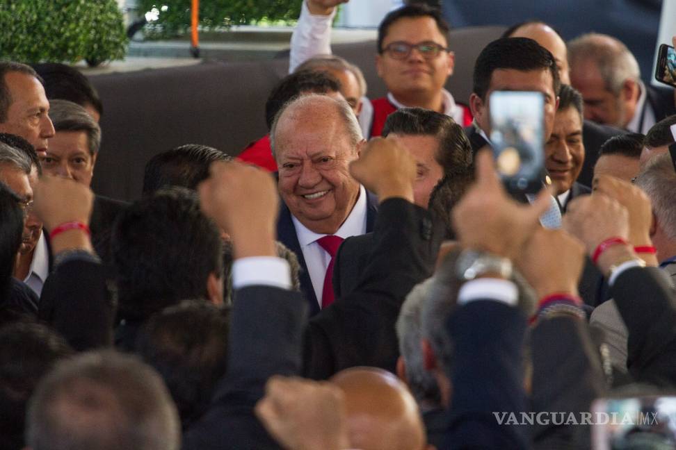$!Romero Deschamps, símbolo de corrupción y saqueo a Pemex, reverencia al nuevo Gobierno de AMLO
