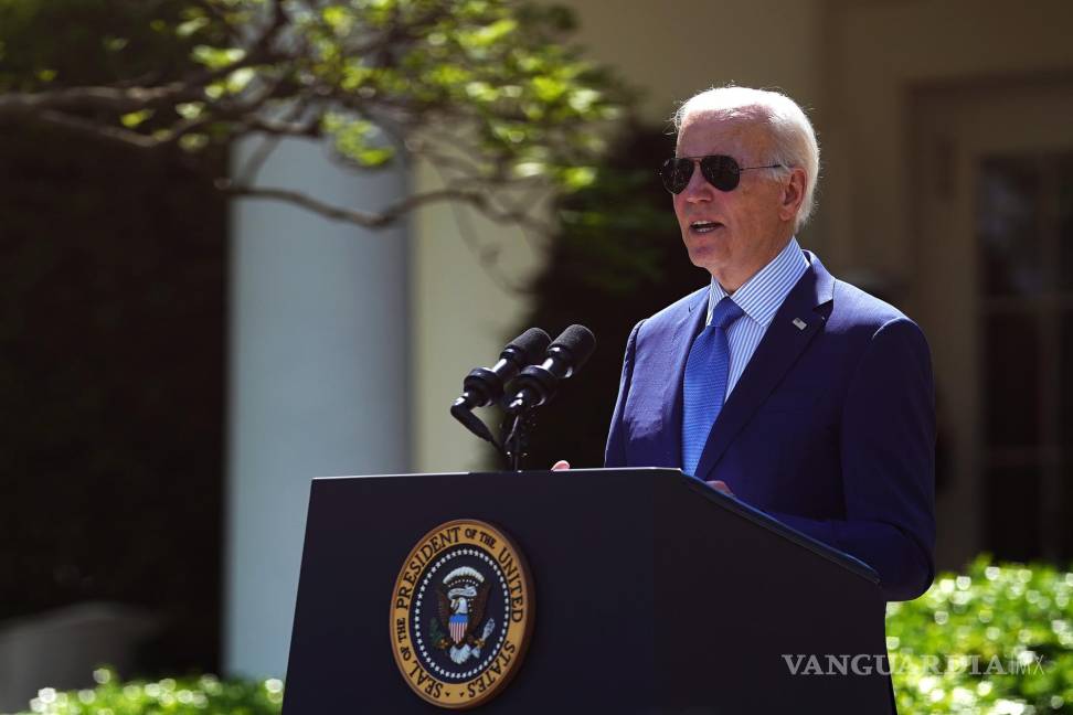 $!El presidente de los Estados Unidos, Joe Biden, habla con los reporteros en el jardín de rosas de la Casa Blanca, Washington.