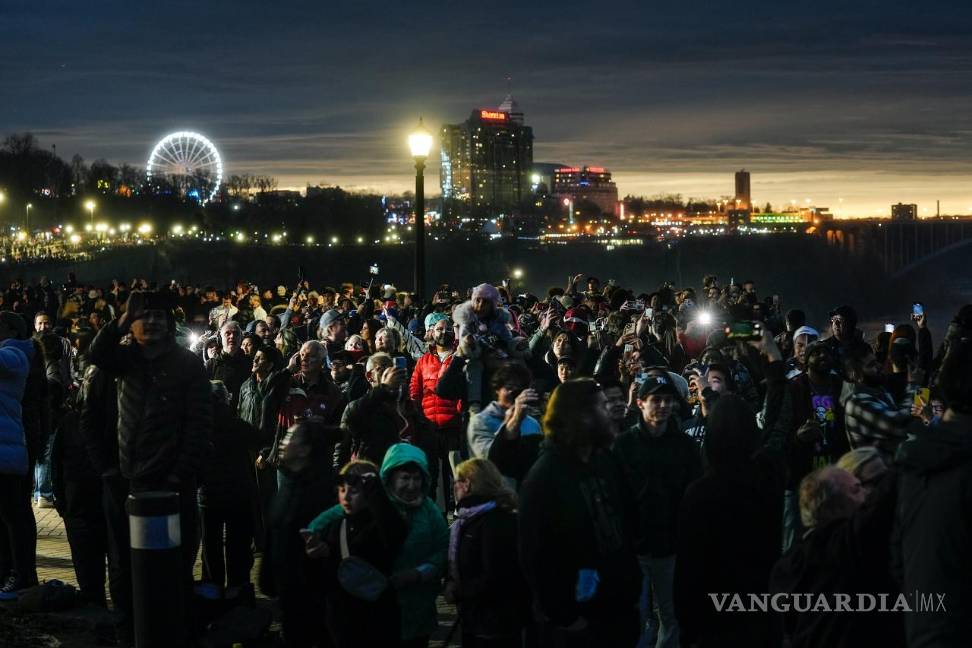 Así cautiva, maravilla y asombra el eclipse solar desde Mazatlán hasta la isla de Terranova (fotos)