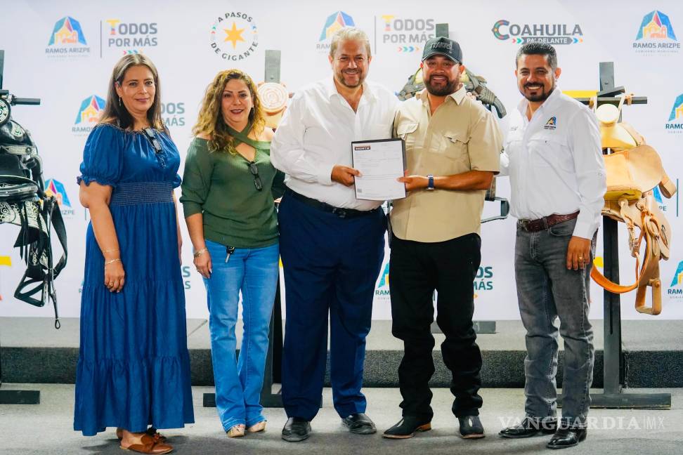 $!Autoridades municipales entregaron reconocimientos a los equipos ganadores del Lechón Fest y la Gran Cabalgata.