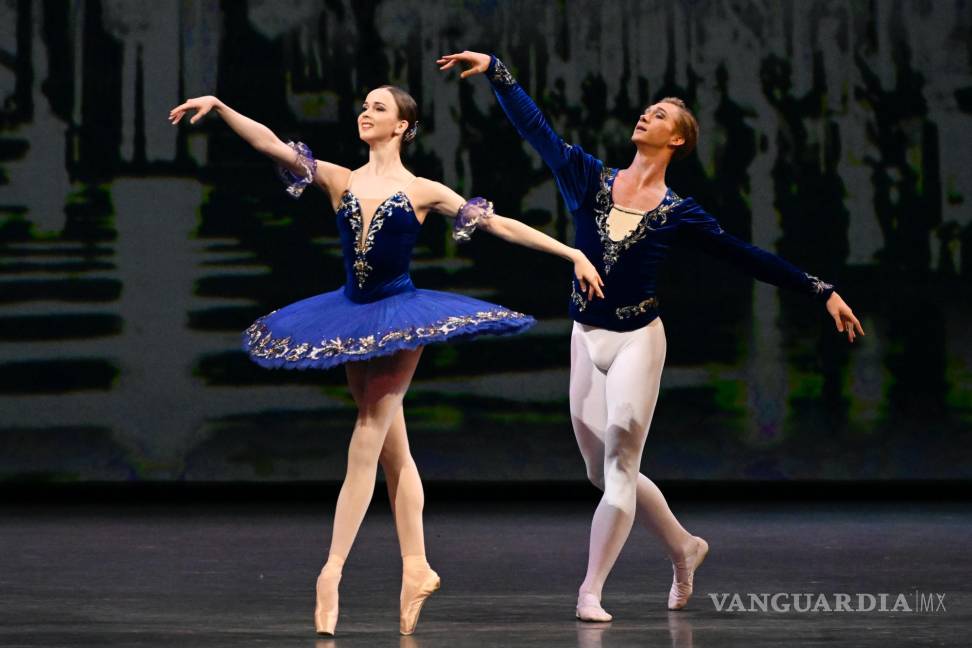 Así es como bailarines de varios países buscan un lugar en el Teatro Bolshoi de Moscú (fotos)