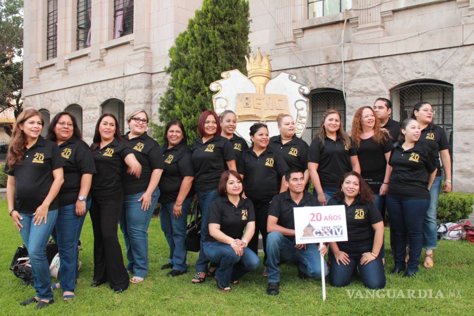 $!Le tocan las 'mañanitas' a la Benemérita Escuela Normal de Coahuila por su 124 aniversario