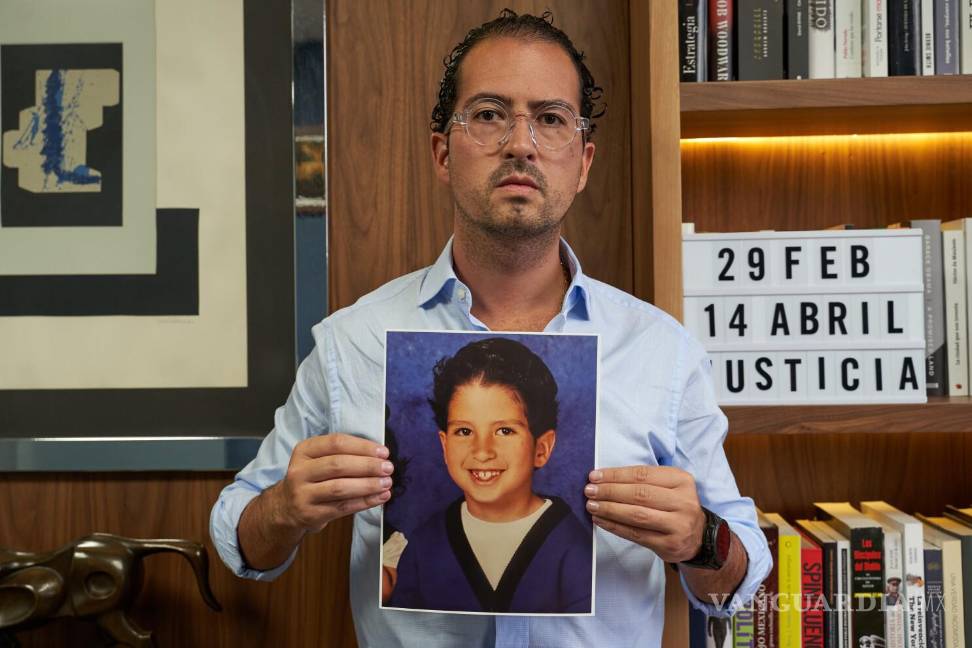 $!Salvador Cacho fue abusado durante su infancia, fue violentado de los ocho a los 14 años por su tío | Foto: Especial