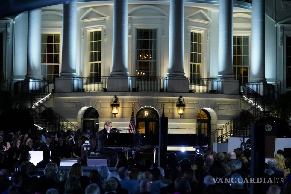 $!Elton John ofrece un concierto en el Jardín Sur de la Casa Blanca en Washington.