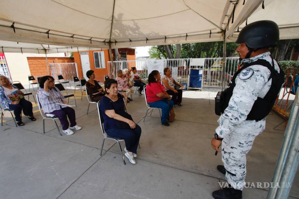 $!Bajo protocolo sanitario arranca en Saltillo entrega de apoyos para el Bienestar a adultos mayores