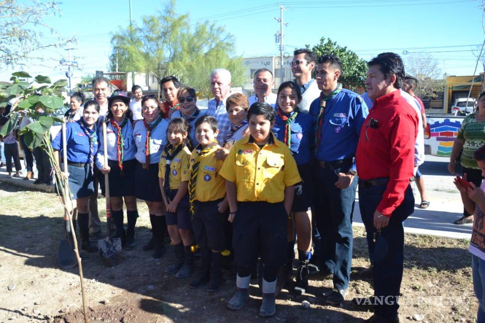 $!Ayuntamiento y empresa cumplen compromiso en pro de las áreas verdes de Torreón