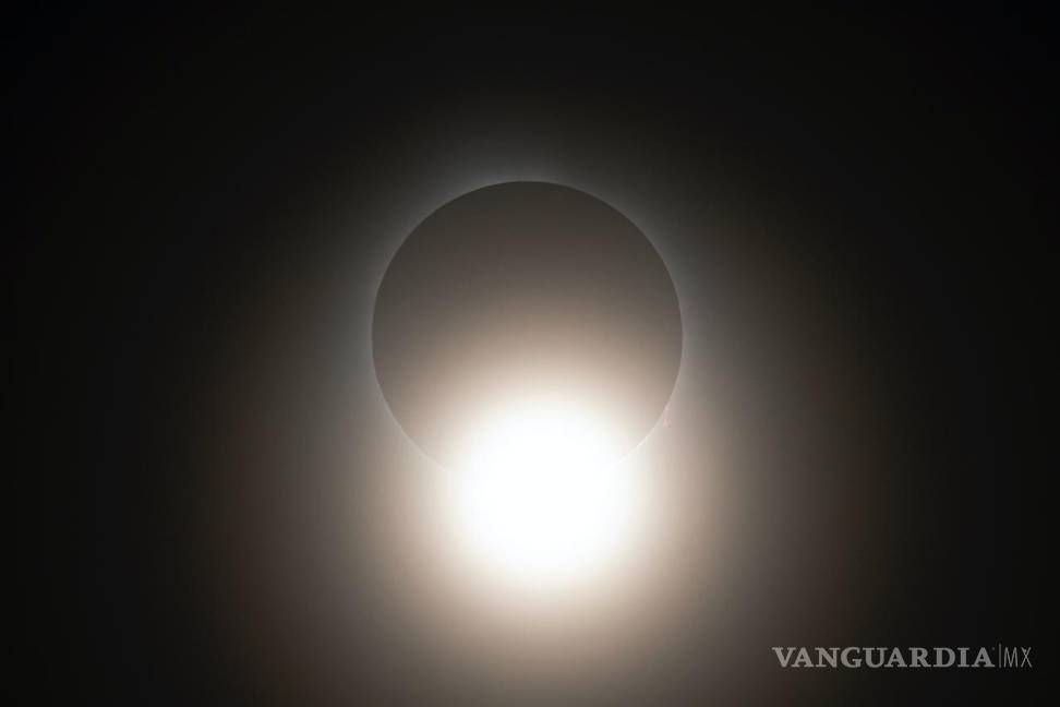 Así cautiva, maravilla y asombra el eclipse solar desde Mazatlán hasta la isla de Terranova (fotos)