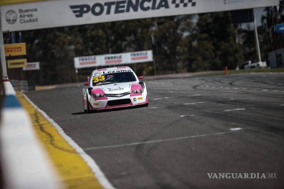 $!Fotografía de la pilota de Top Race Valentina Funes durante un entrenamiento en el autódromo, el 18 de septiembre de 2021, en Buenos Aires (Argentina). EFE/Juan Ignacio Roncoroni
