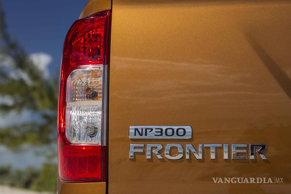 $!Nissan NP300 Frontier estrena versión Platinum LE