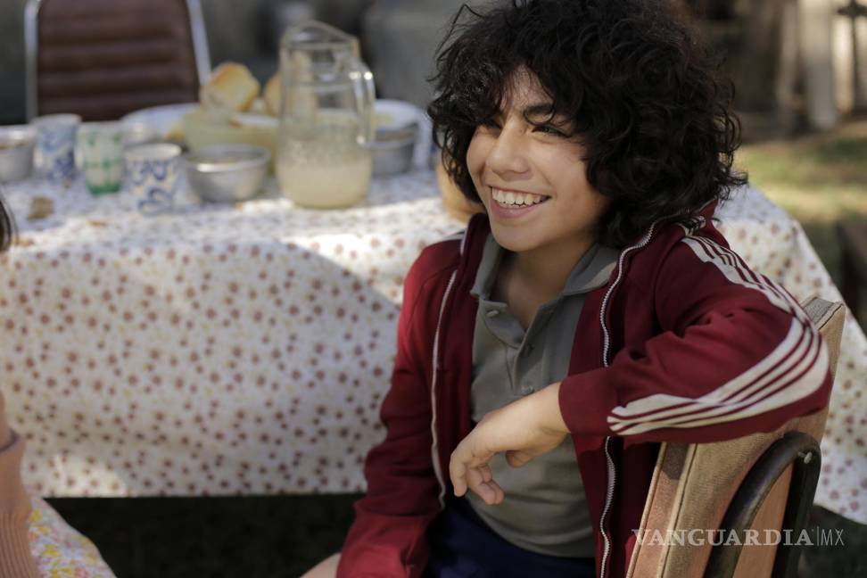 $!En esta imagen difundida por Amazon Prime Video, Juan Cruz como un joven Diego Armando Maradona en una escena de la serie biográfica “Maradona: sueño bendito”. AP/Amazon Prime Video