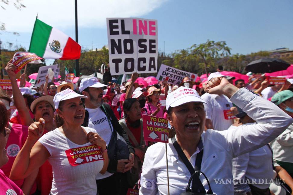 Así toman las calles y plazas miles de mexicanos para defender al INE (Fotos)