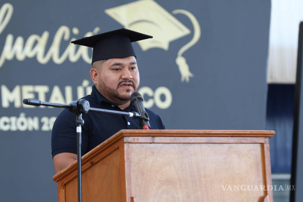$!Graduados agradecieron a la empresa, a la institución y a sus familias por el apoyo durante su formación.