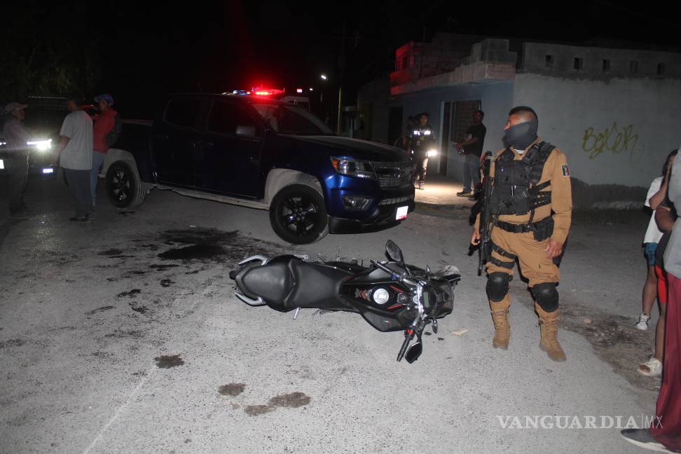 Conductor embiste y deja herido a menor motociclista, en Saltillo