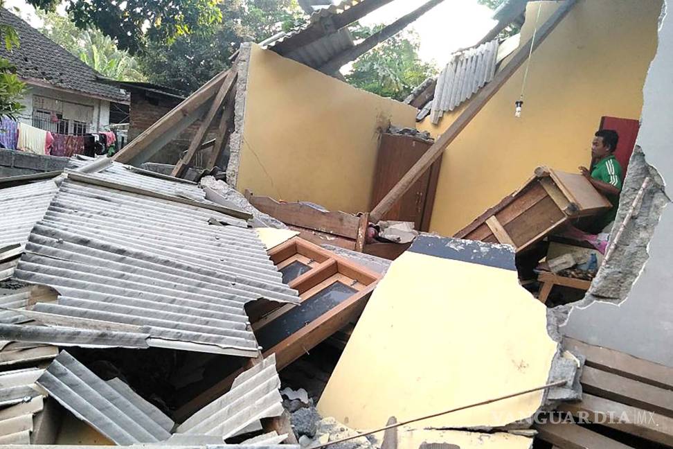$!Sismo de magnitud 6.4 en Indonesia deja 14 muertos y 162 heridos