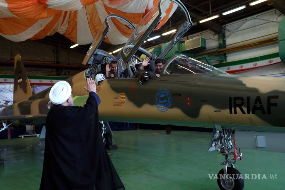 $!Irán presenta su primer avión de combate