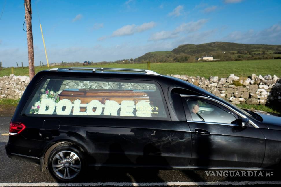 $!Distintiva voz de Dolores O'Riordan pone música a su funeral en Limerick